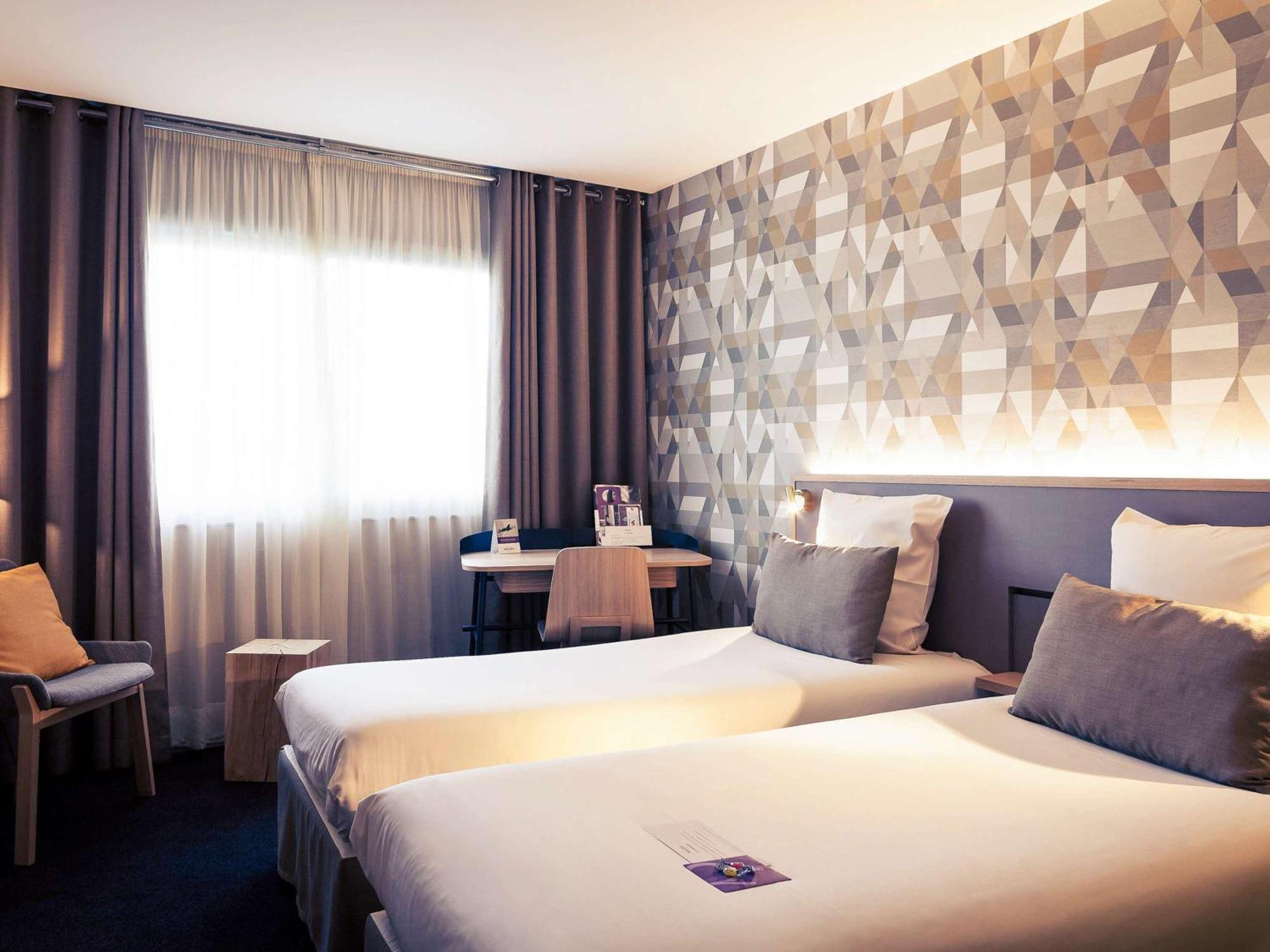 Mercure Lyon Charbonnieres Экстерьер фото